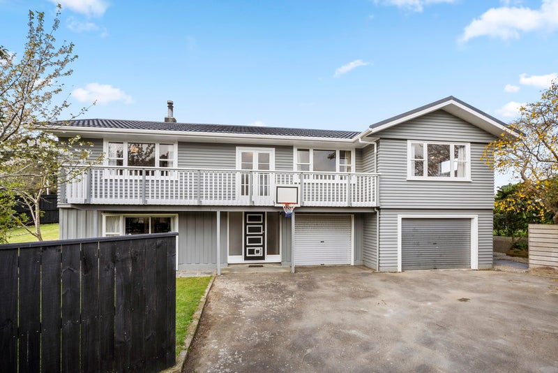17 Clematis Grove, Maungaraki, Lower Hutt - Carousel 1