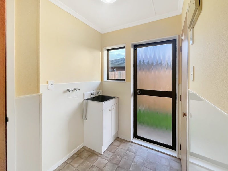 4 Edgecombe Court, Roslyn, Palmerston North - Carousel 12