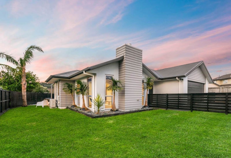 18 Huntington Park Drive, Greenhithe, Auckland - Carousel 2