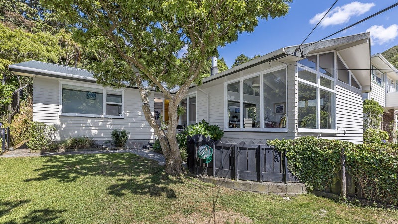 131 Awarua Street, Ngaio, Wellington - Carousel 1
