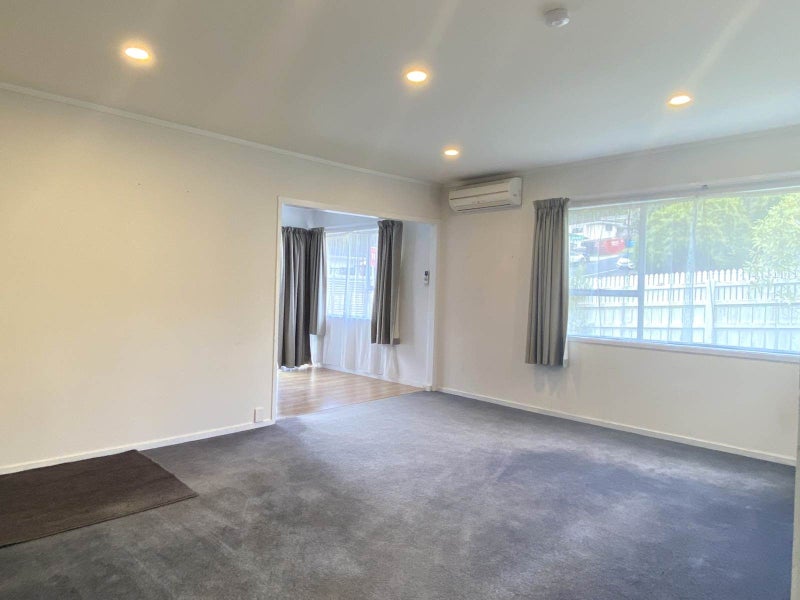 1 Athena Drive, Totara Vale, Auckland - Carousel 2