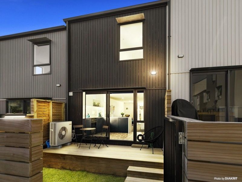 2/12 Stanley Street, Berhampore, Wellington - Carousel 2