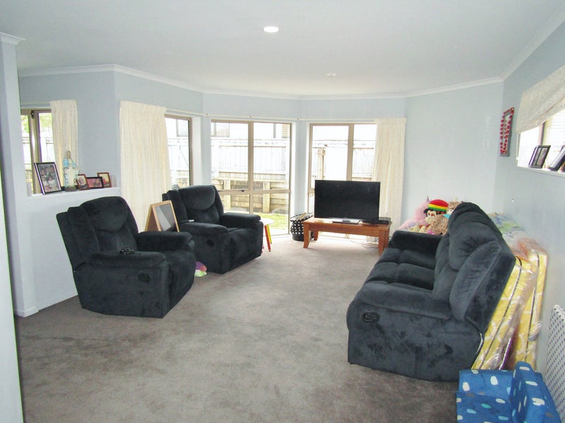 4 Percy Kinsman Crescent, Riverstone Terraces, Upper Hutt - Carousel 2