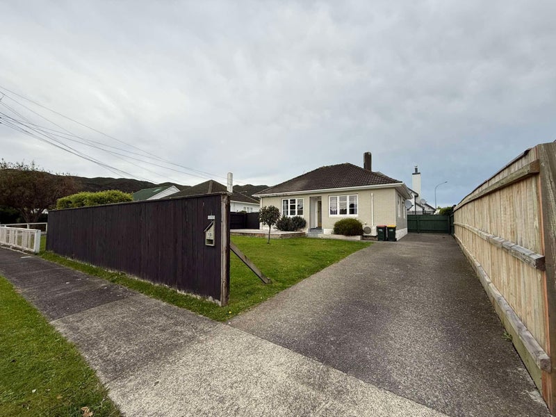 10 Brown Grove, Fairfield, Lower Hutt - Carousel 2