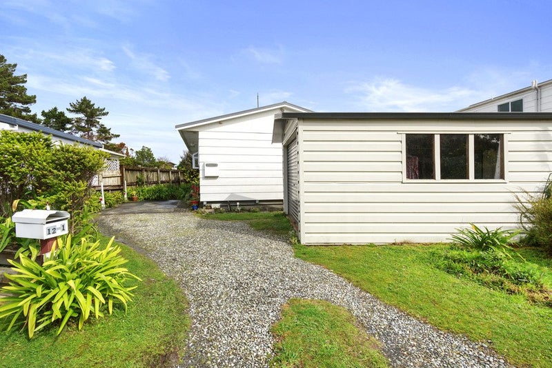 1/12 MCMANAWAY GR, Stokes Valley, Lower Hutt - Carousel 11