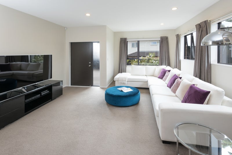 23C Lexington Drive, Botany Downs, Auckland - Carousel 2