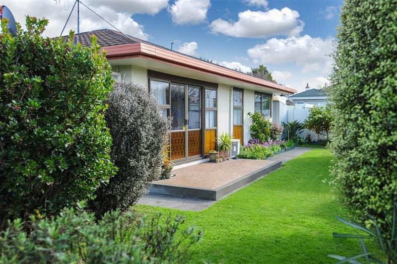 816 Queen Street West, Saint Leonards, Hastings - Carousel 1