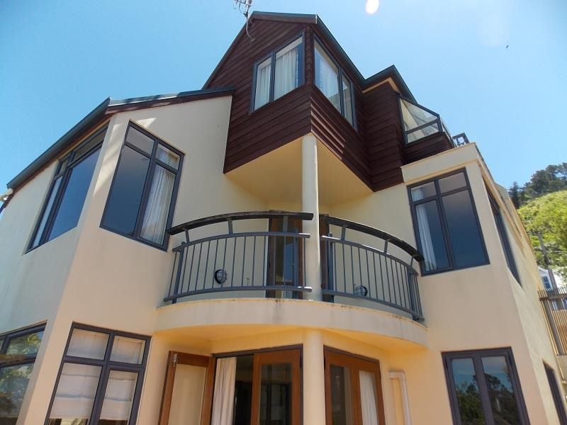 14B Barton Terrace, Thorndon, Wellington - Carousel 1