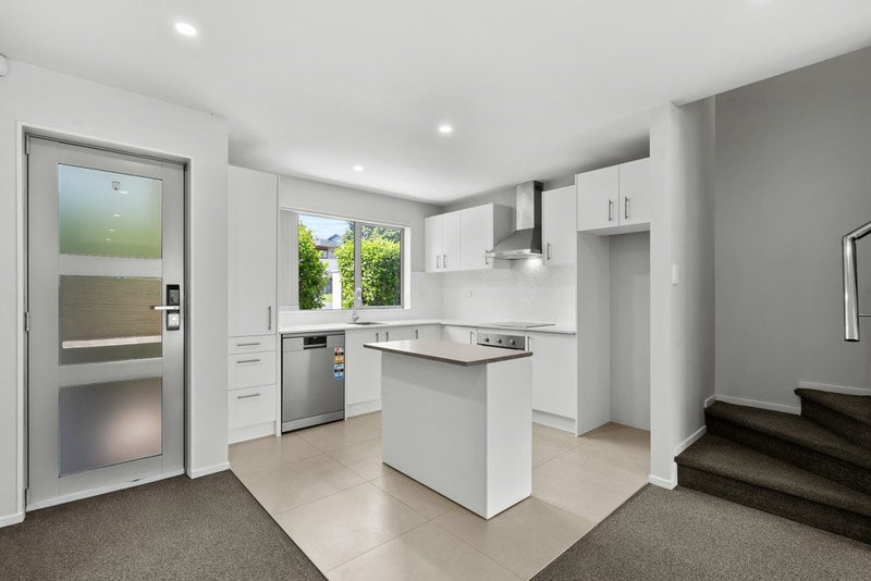 32/11 Ray Small Drive, Papakura, Auckland - Carousel 1