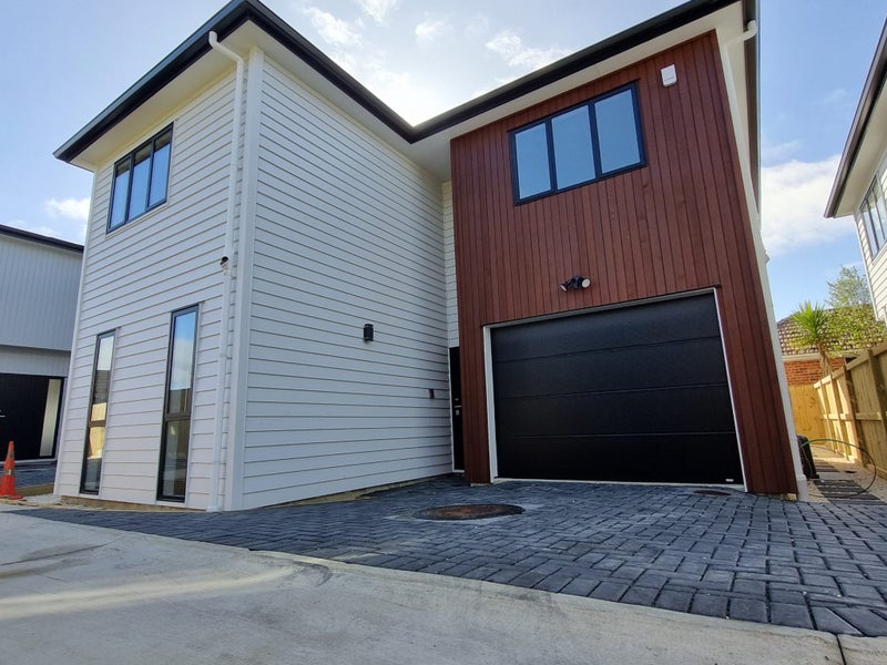 143C Seabrook Avenue, New Lynn, Auckland - Carousel 1