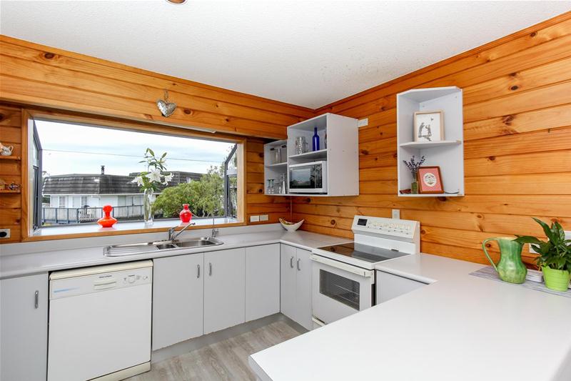 11 La Salle Drive, Westown, New Plymouth - Carousel 2