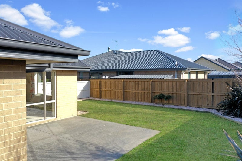 2 Goldrich Grove, Netherby, Ashburton - Carousel 21