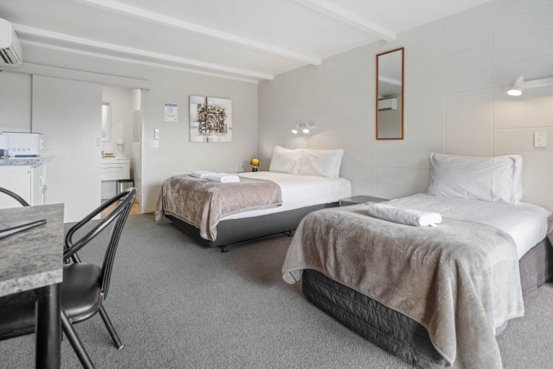 26/76 Lake Terrace, Taupō - Carousel 1