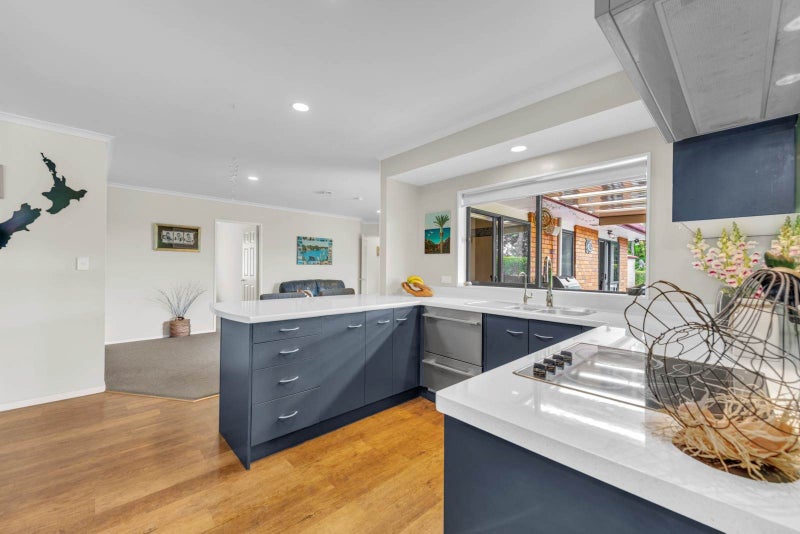 4A Sunkist Bay Road, Beachlands, Auckland - Carousel 2