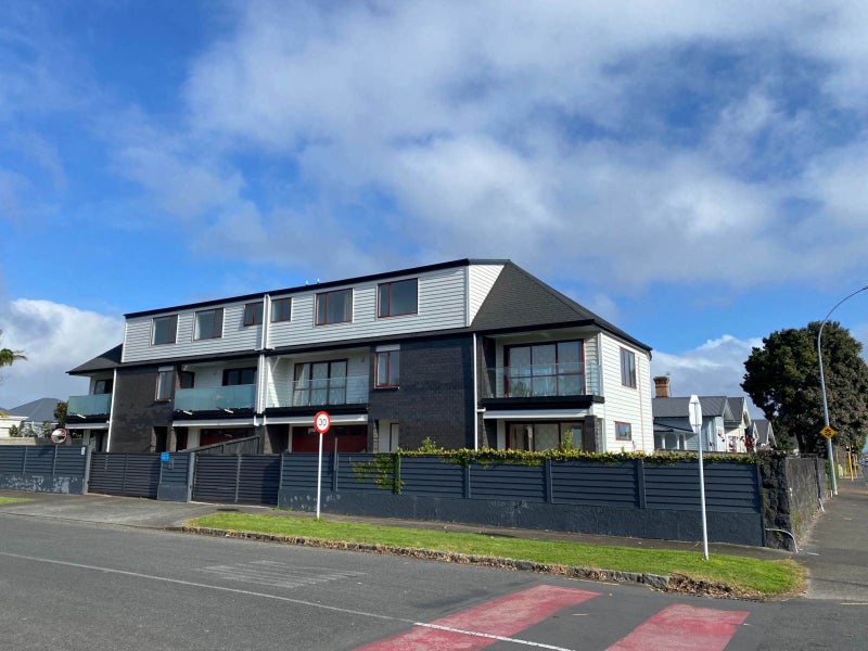 1/218 Balmoral Road, Balmoral, Auckland - Carousel 1