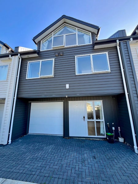 36B Kawiti Avenue, Point England, Auckland - Carousel 1