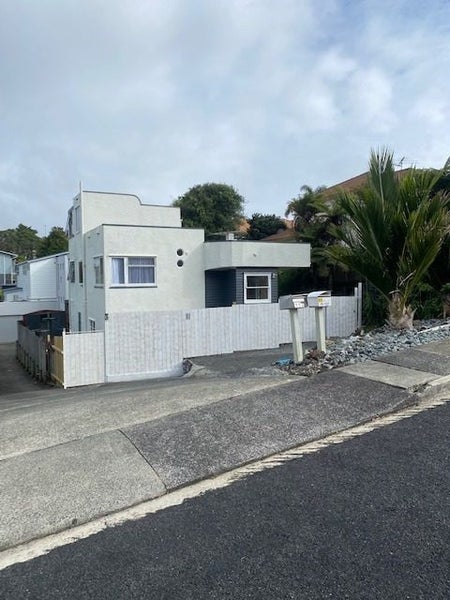 11 Kenmure Avenue, Forrest Hill, Auckland - Carousel 1