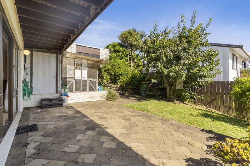 16 Clipper Place, Shelly Park, Auckland - Carousel 21