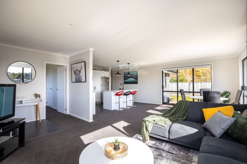 43 Magnolia Drive, Westown, New Plymouth - Carousel 2