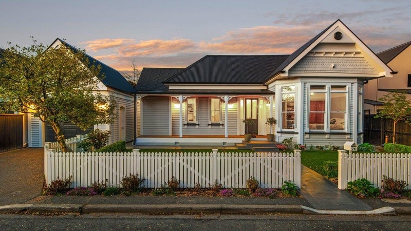 75 Holly Road, St Albans, Christchurch - Carousel 1