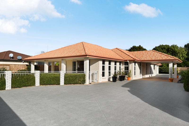 7 Langdale Court, Huntington, Hamilton - Carousel 1