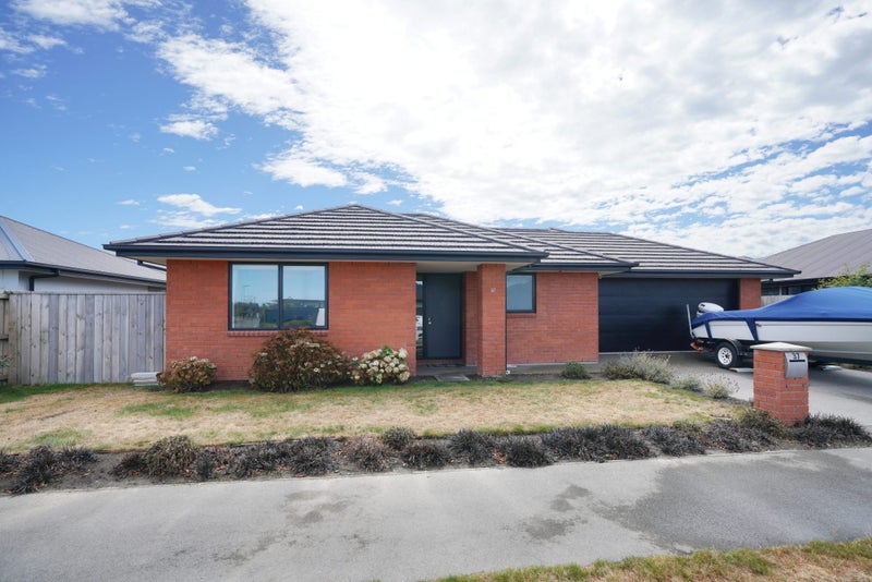 37 Katrine Drive, Marshland, Christchurch - Carousel 1