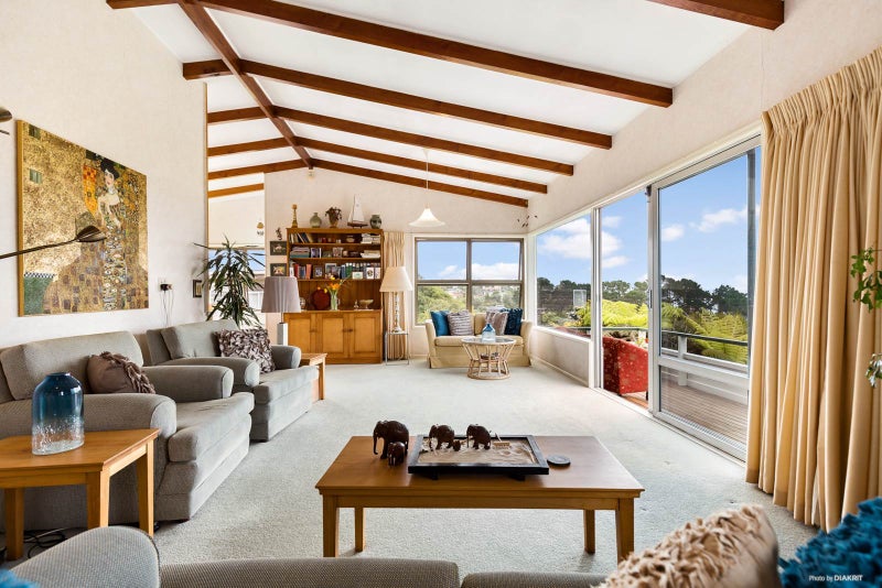 20 Teal Crescent, Beach Haven, Auckland - Carousel 2