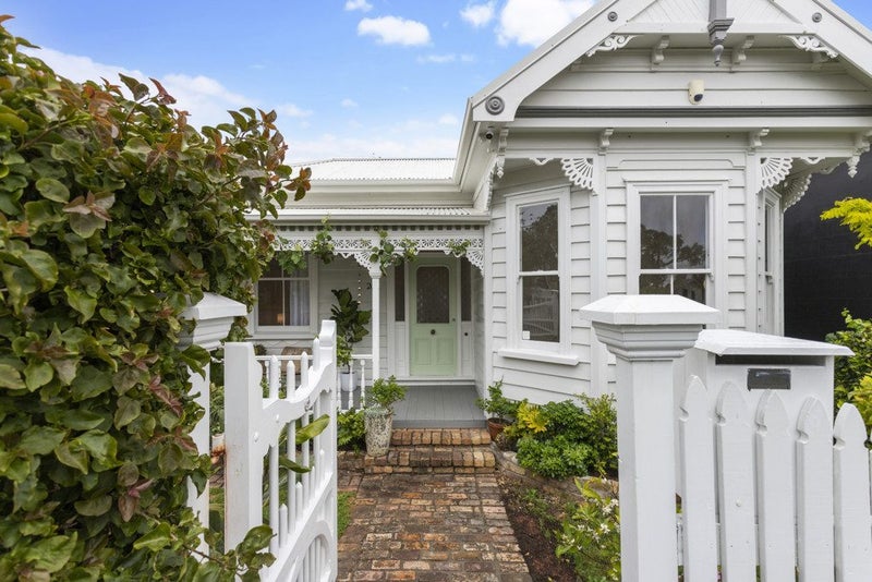 24 Burnley Terrace, Mount Eden, Auckland - Carousel 1