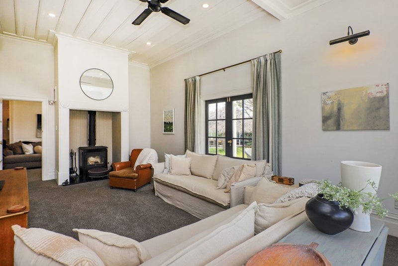 8 Martin Dale, Raureka, Hastings - Carousel 2