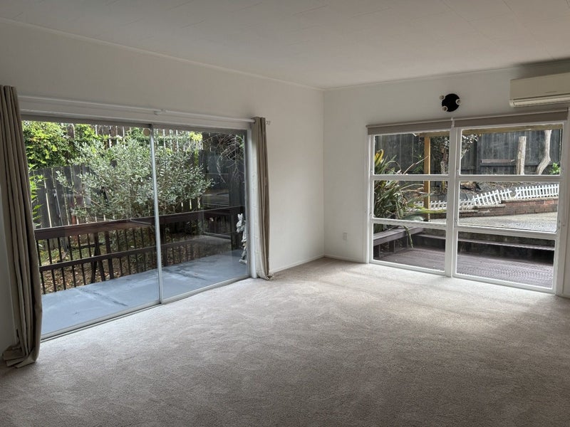 16 Cheval Drive, Totara Vale, Auckland - Carousel 2