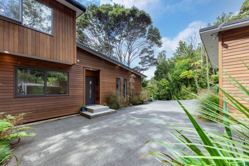 410A Scenic Drive, Waiatarua, Auckland - Carousel 2