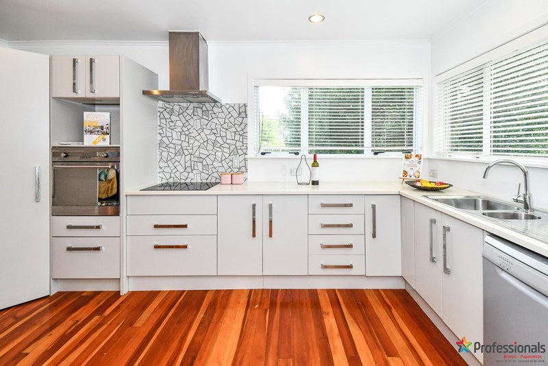 6 Blanes Road, Weymouth, Auckland - Carousel 2