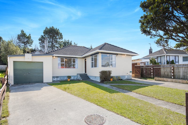 9 Loasby Crescent, Newlands, Wellington - Carousel 2