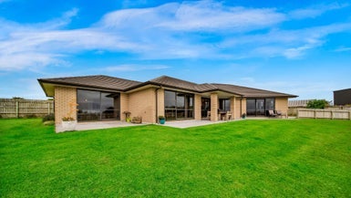 1 Denby Heights, Hāwera - Carousel 1