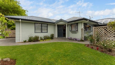 9 Donegal Grove, Birchville, Upper Hutt - Carousel 1