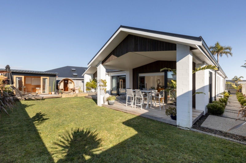 37 Colpoma Close, Papamoa Beach, Papamoa - Carousel 1