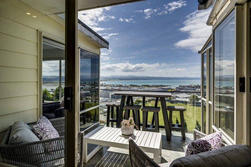 30 Hospital Terrace, Hospital Hill, Napier - Carousel 1