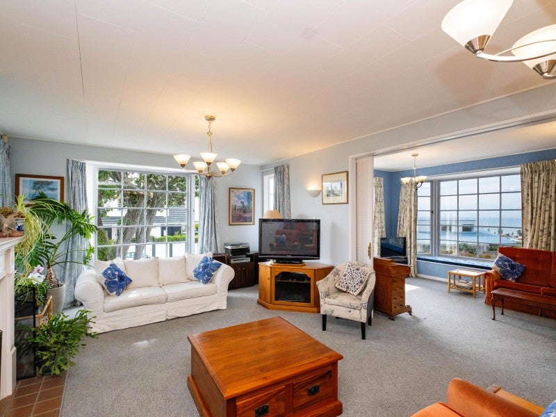 6 Randall Place, Hospital Hill, Napier - Carousel 1