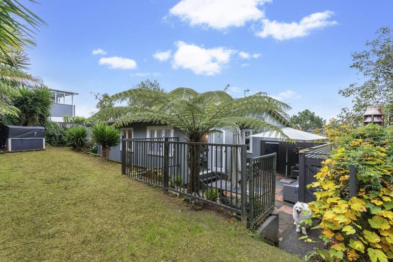 85 Rangeview Road, Sunnyvale, Auckland - Carousel 1