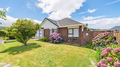 2/60 Garden Road, Avalon, Lower Hutt - Carousel 1