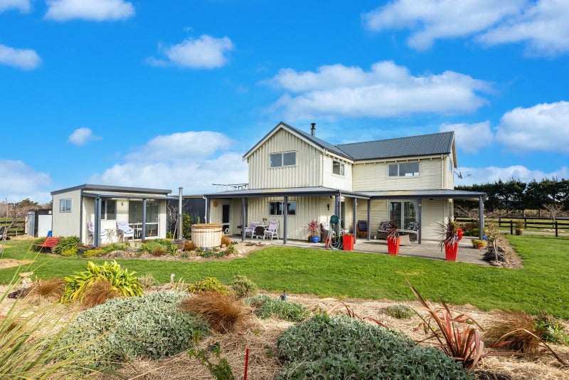 256 Stokes Road, Balcairn - Carousel 2