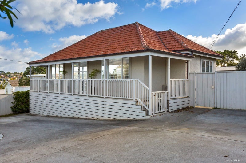 54 Woodlands Crescent, Browns Bay, Auckland - Carousel 2