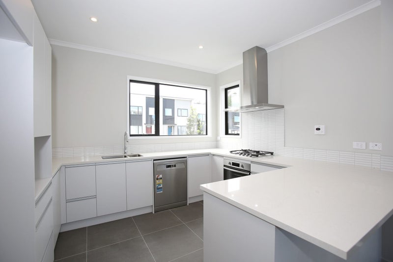 10 Pukewhero Rise, Westgate, Auckland - Carousel 2