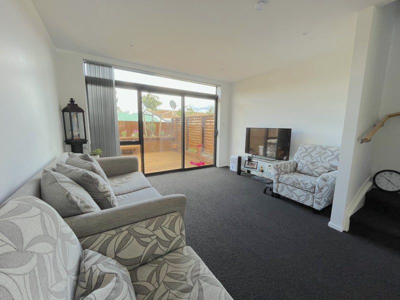10/15 Chivalry Road, Glenfield, Auckland - Carousel 2