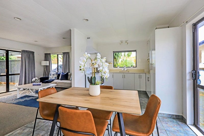 7 Martin Dale, Raureka, Hastings - Carousel 2