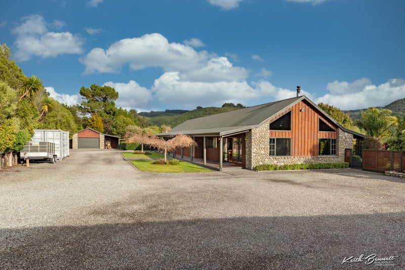 94 Emerald Hill Drive, Birchville, Upper Hutt - Carousel 1