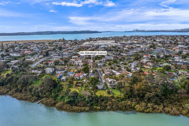 34A Abbotleigh Avenue, Te Atatu Peninsula, Auckland - Carousel 2