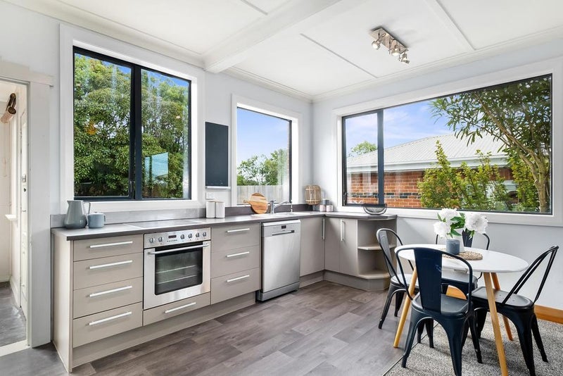 49 Oakland Street, Andersons Bay, Dunedin - Carousel 1