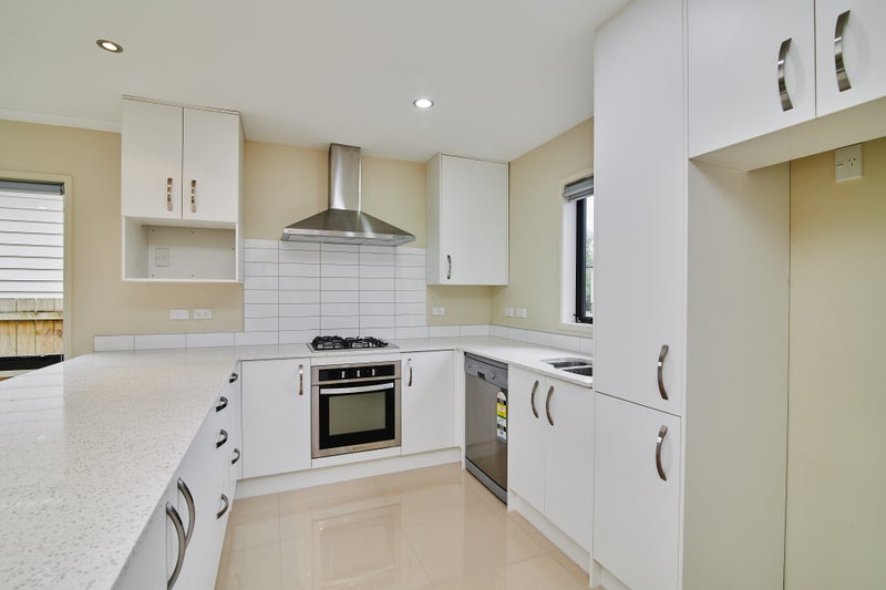 33 Springvale Drive, Fairview Heights, Auckland - Carousel 2