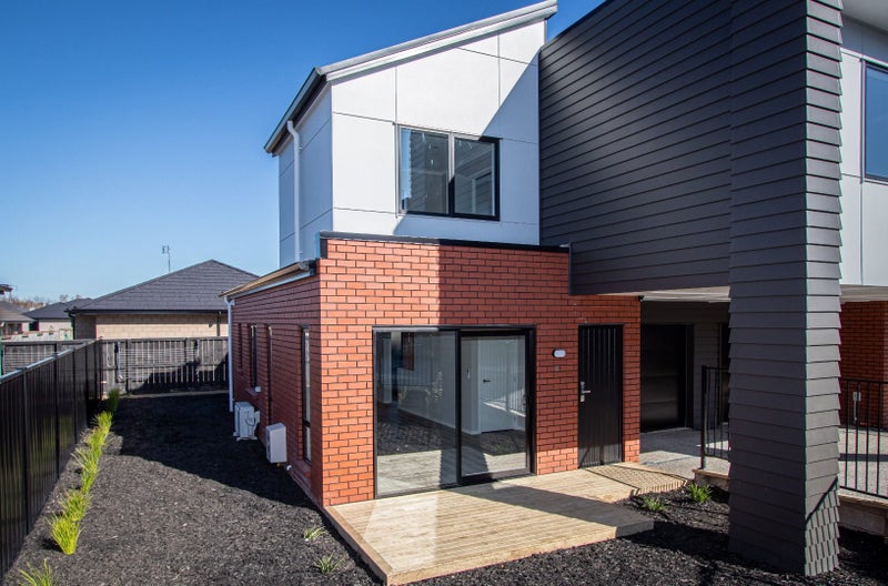 8/15 Onukutara Place, Huntington, Hamilton - Carousel 2